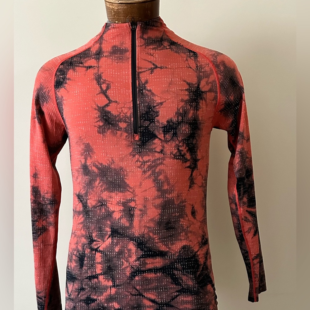 LULULEMON 1/4 ZIP LIGHT WEIGHT SHIRT SIZE SMALL
